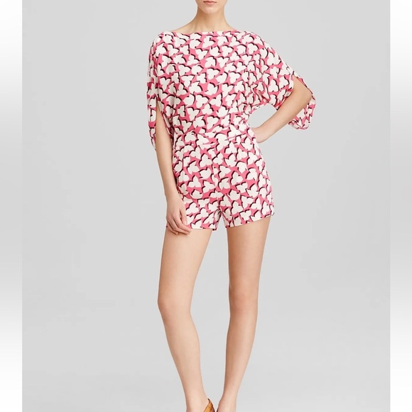 Diane von Furstenberg DVF Soleil Short Romper
Pink Floral Shadows (19) - Picture 1 of 11